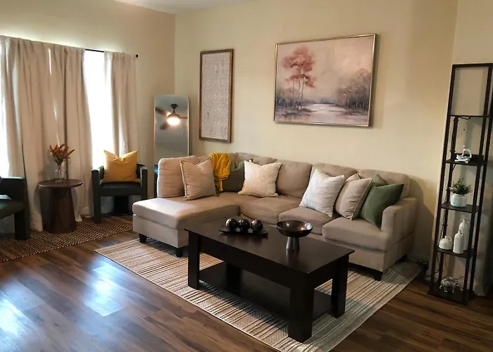 Spacious Villa Close To The Beach, 10 Sleeps