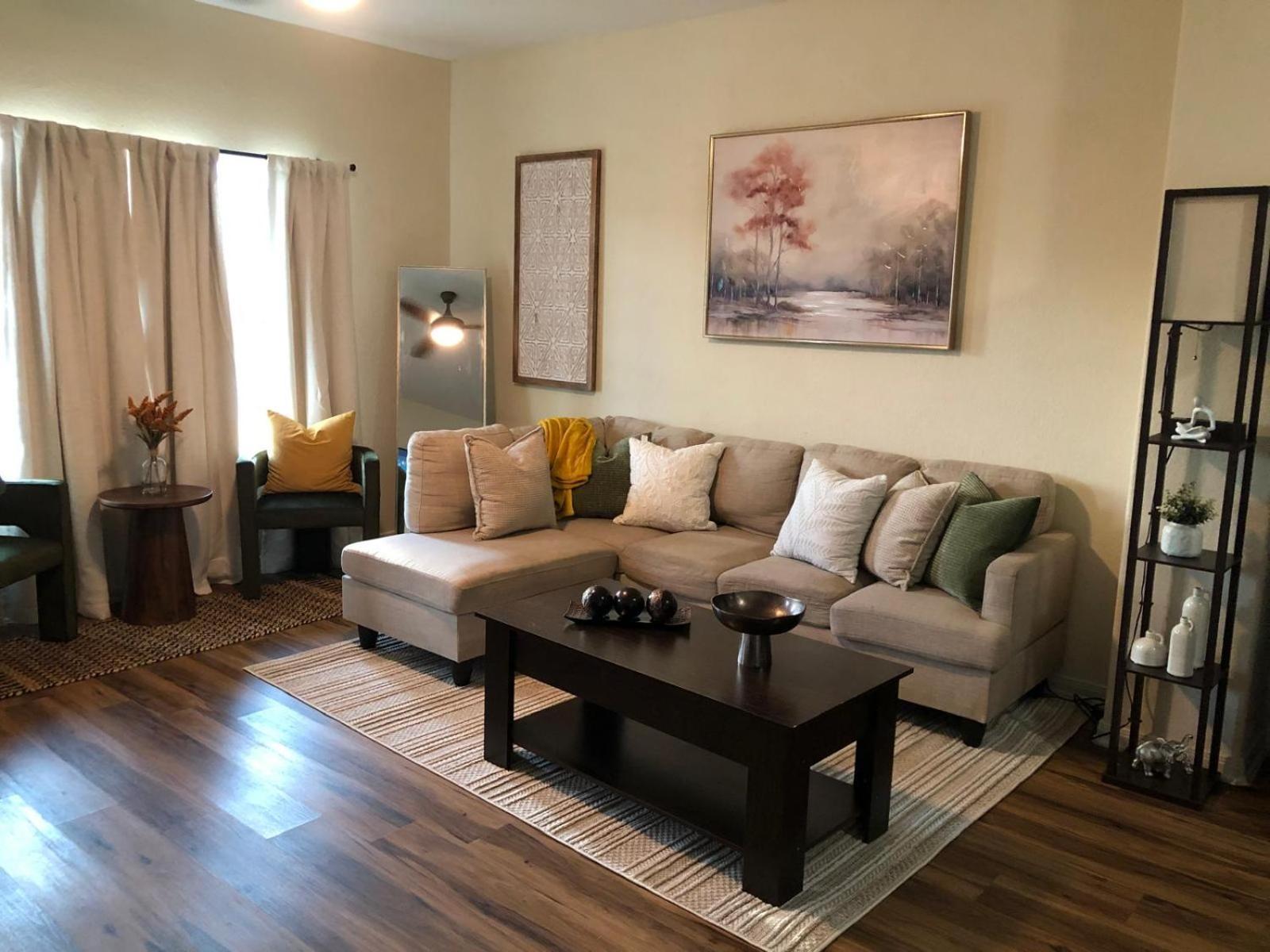 Spacious Close To The Beach, 10 Sleeps Villa *